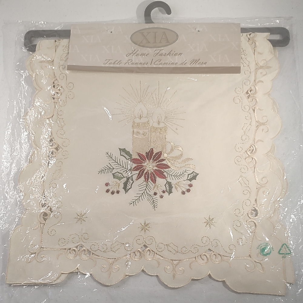 XIA Home Fashion Table Runner with Candle Design